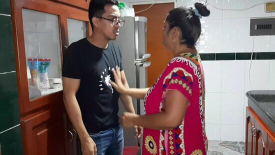 Мамка готова отпустить сына погулять, но только после того, как он даст ей отсосать свой крепкий член